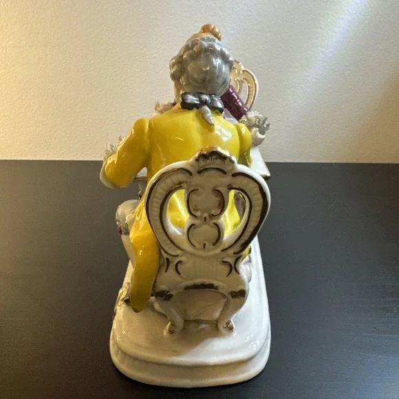 Vintage porcelain‎ lace decor  statue playing chess - Picture 11 of 13